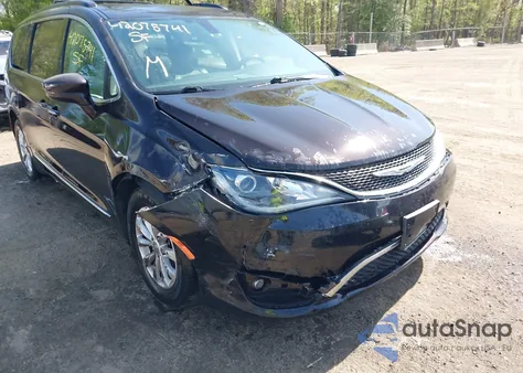 2017 Chrysler Pacifica Touring-L z USA, uszkodzony, nr VIN 2C4RC1BG4HR665533
